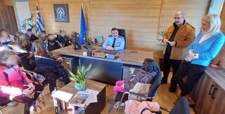 Καστοριά: «Δημοσιογράφοι» του Δημοτικού σχολείου «ανακρίνουν» αστυνομικούς