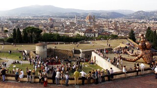Ιταλία: Στον βωμό του μαζικού τουρισμού και η Φλωρεντία - «Τα πάντα γίνονται fast-food και Airbnb»