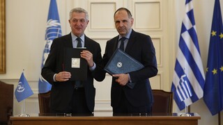 Συνάντηση Γεραπετρίτη με τον Ύπατο Αρμοστή του ΟΗΕ για τους πρόσφυγες - Υπογράφηκε συμφωνία