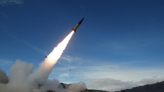 Πυραύλους που μπορούν να πλήξουν την Κριμαία θέλει να στείλει στην Ουκρανία ο Μπάιντεν