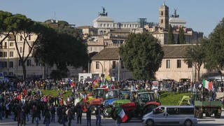 Ιταλία: Νέα κινητοποίηση των αγροτών - Μπλόκαραν δρόμους λίγο έξω από τη Ρώμη  