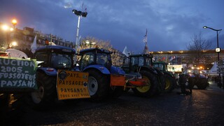 Γαλλία: Διαδηλωτές «εισέβαλαν» στην Αγροτική Έκθεση Παρισιού - Ήταν παρών ο Μακρόν