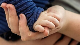 Επίδομα γέννησης: Τα ποσά ανά παιδί και ο τρόπος καταβολής