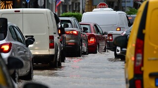 «Επελαύνει» η κακοκαιρία «εξπρές»: Μεγάλα ύψη βροχής σε Καρδίτσα, Σπάρτη και Ημαθία