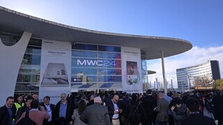 MWC 2024: Δαχτυλίδια, υπολογιστές με διάφανες οθόνες και smartphones με ultra κάμερες