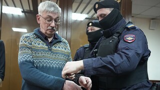 Ρωσία: Σε φυλάκιση καταδικάστηκε ο 70χρονος Ρώσος αντιφρονών Ολεγκ Ορλόφ
