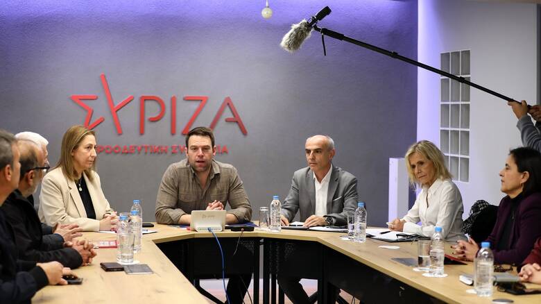 Συνάντηση Κασσελάκη - ΑΔΕΔΥ: Δέσμευση για επαναφορά 13ου και 14ου μισθού στο Δημόσιο