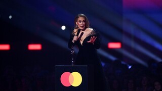 Ανέβαλε τις συναυλίες της η Adele για λόγους υγείας