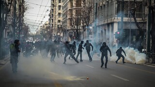 Τέμπη: Οκτώ συλλήψεις και 15 προσαγωγές για τα επεισόδια στο κέντρο της Αθήνας