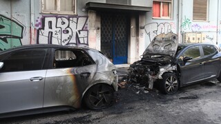 Μπαράζ εμπρησμών στο κέντρο της Αθήνας - Δύο συλλήψεις για όπλα