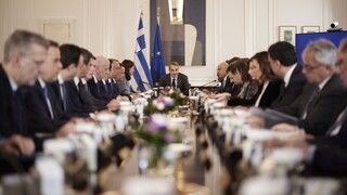 «Εκπροσωπώ τους Έλληνες»: Διλήμματα ευρωεκλογών από τον Μητσοτάκη και πίεση στο ΠΑΣΟΚ