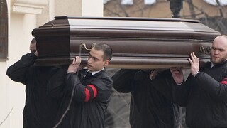 Σε εξέλιξη η κηδεία του Αλεξέι Ναβάλνι - Συμμετέχουν χιλιάδες πολίτες υπό αστυνομικό κλοιό