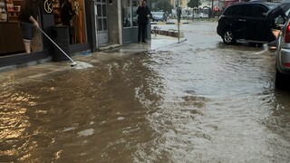 Κατερίνη: Πλημμύρες σε δρόμους και σε οικισμό - Προβλήματα και στην Ημαθία