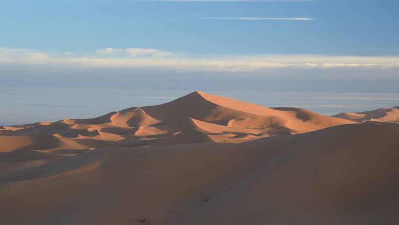 Οι επιστήμονες ξεκλειδώνουν τα μυστικά ενός τεράστιου, κινούμενου αμμόλοφου στη Σαχάρα